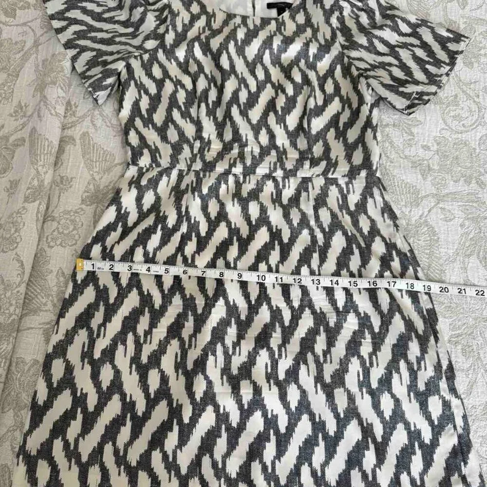 J. Crew dress in gray and cream 100% silk ikat print with cap sleeves size 4